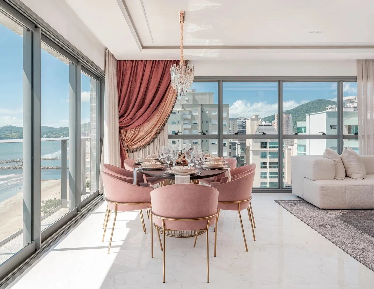 Apartamento 4 Suítes à Venda em Meia Praia, Itapema